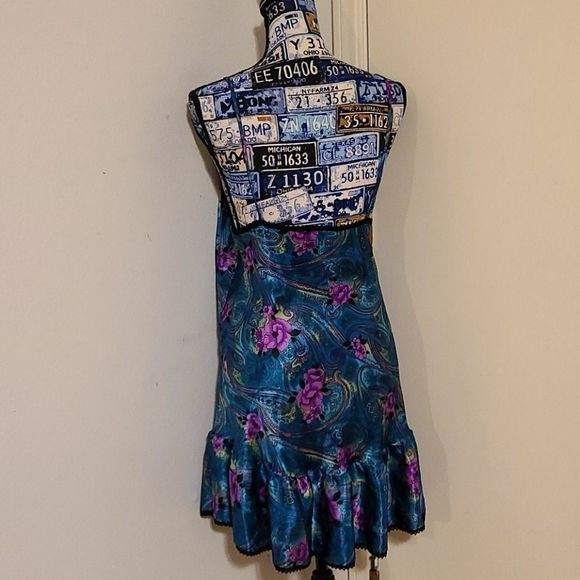 VTG Featherbed nightie - Picture 2 of 3